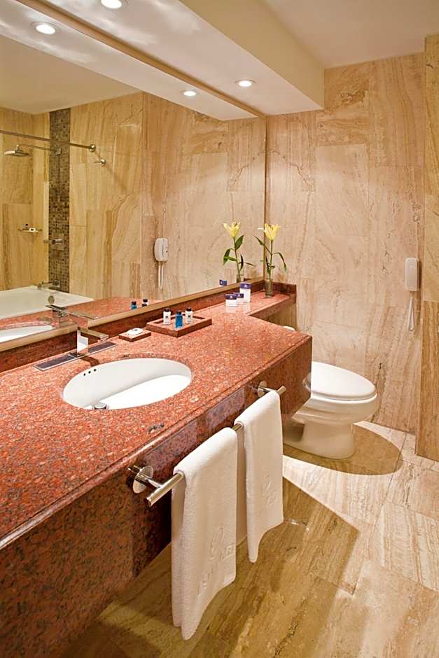 Hotel Windsor House Inn By GEH Suites