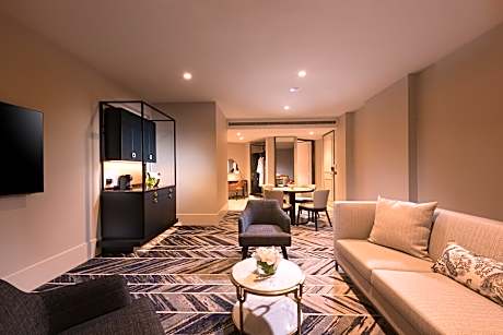 DIVA SUITE - EXECUTIVE LOUNGE ACCESS