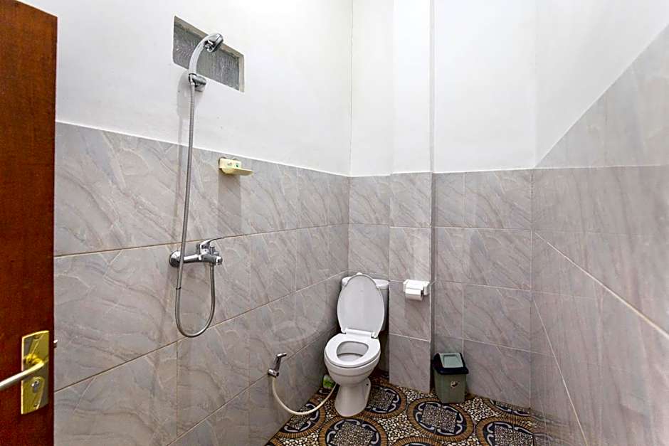 Aris Homestay and Warung Made