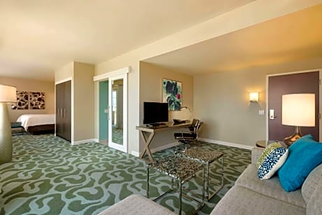 1 King Bed Grand Suite Intracoastal View Non-Smoking