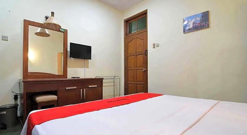 RedDoorz Plus @ Laweyan