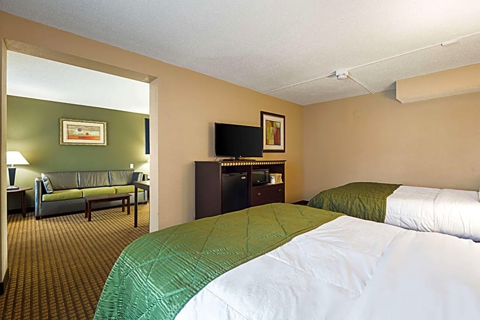 Quality Inn & Suites Greenville - Haywood Mall