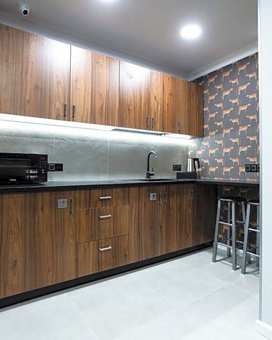 Forrest Apartments & Hostel