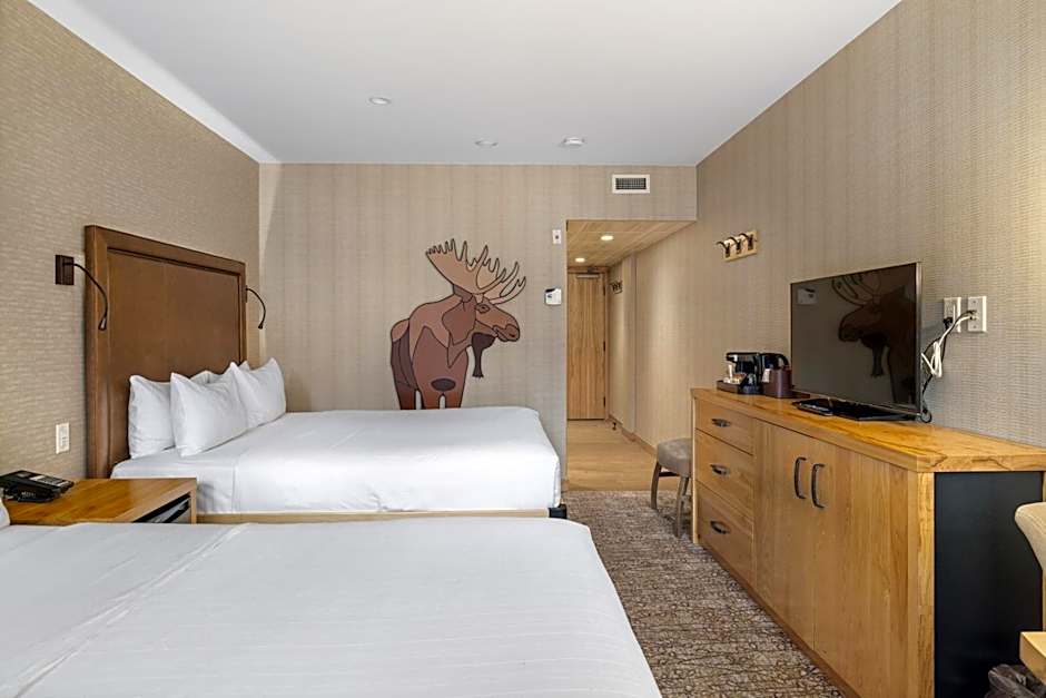 Moose Hotel and Suites