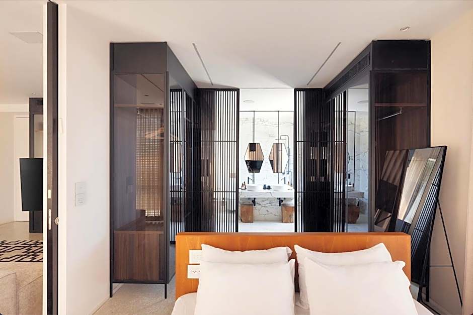 High Living Penthouse with Rooftop Pool