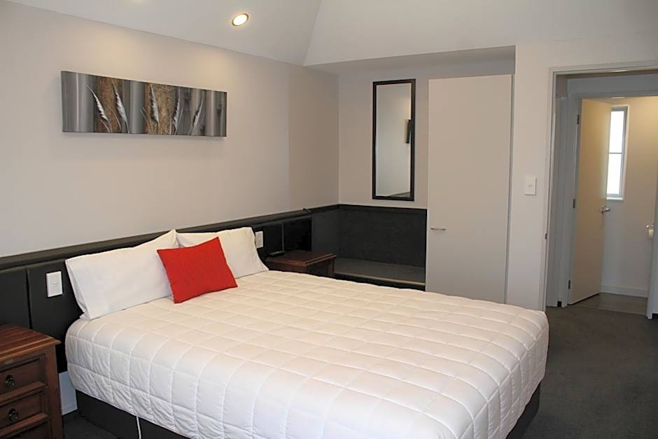 Birchwood Manor Motel