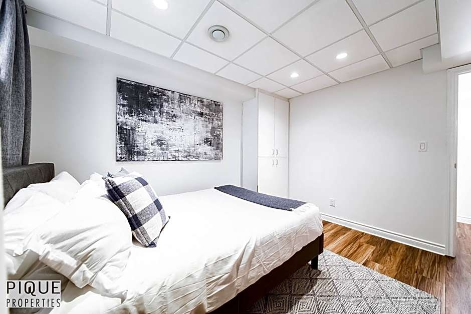 Nordic Spa Retreat - Hot Tub - King Bed- Firepit - BBQ!