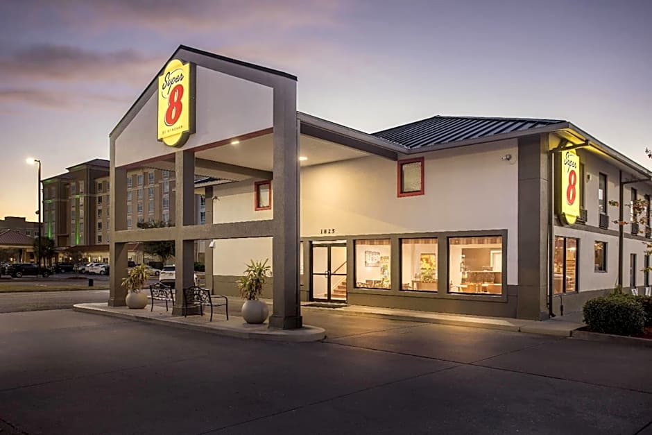 Super 8 by Wyndham Valdosta/Conf Center Area