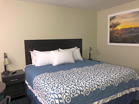 Deluxe King Room with Bathtub