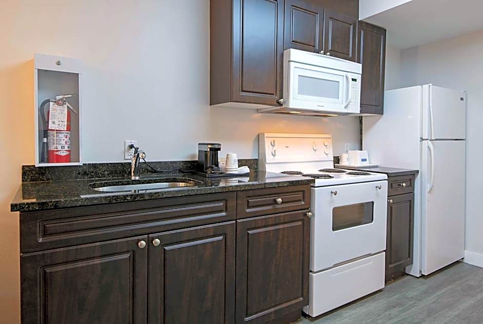 Travelodge by Wyndham Kamloops Mountview