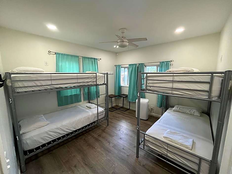 Foto 1 de 2 de Bed in 4-Bed Female Dormitory Room