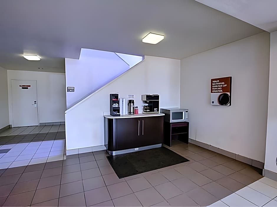 Executive Inn & Suites