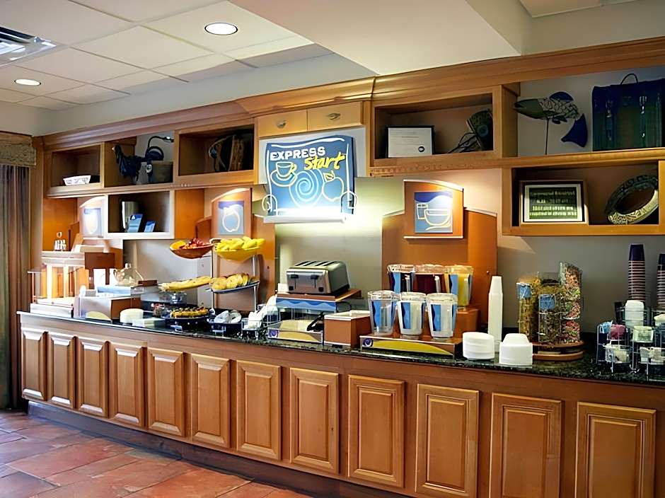 Holiday Inn Express Hotel & Suites Clearwater North/Dunedin By IHG