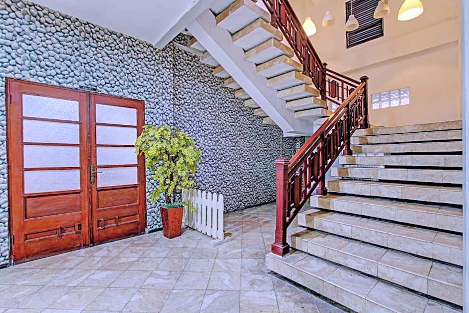 Super OYO Capital O 93240 Candra Dewi Hotel