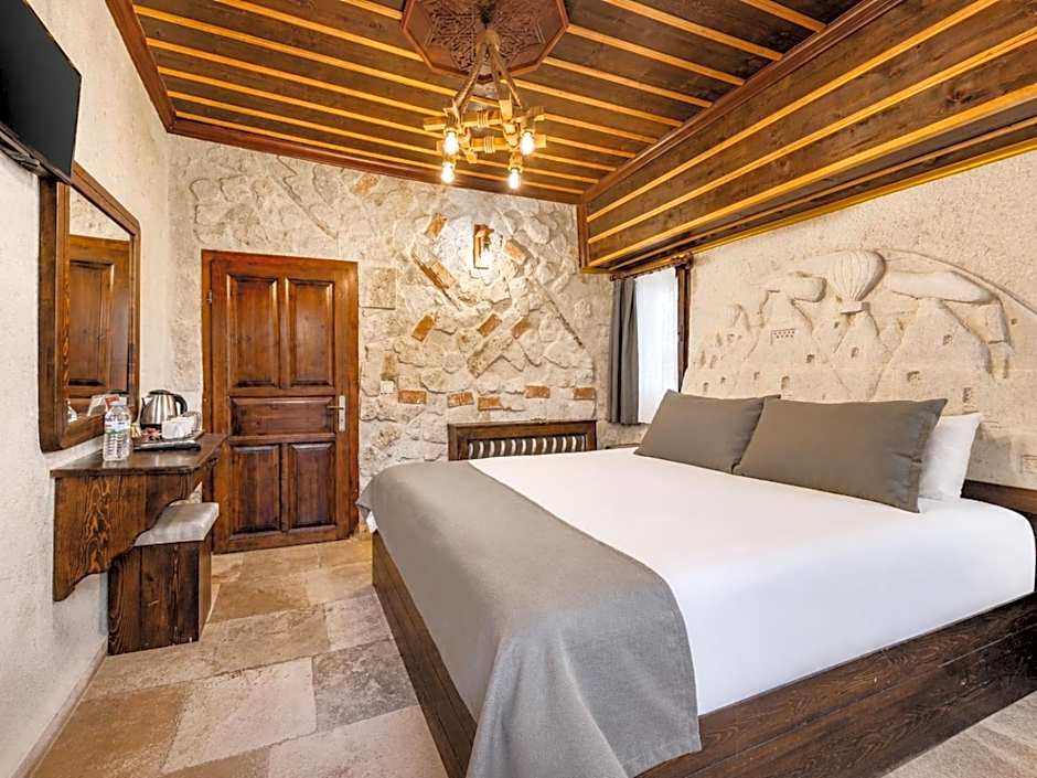 Castle Cave Hotel