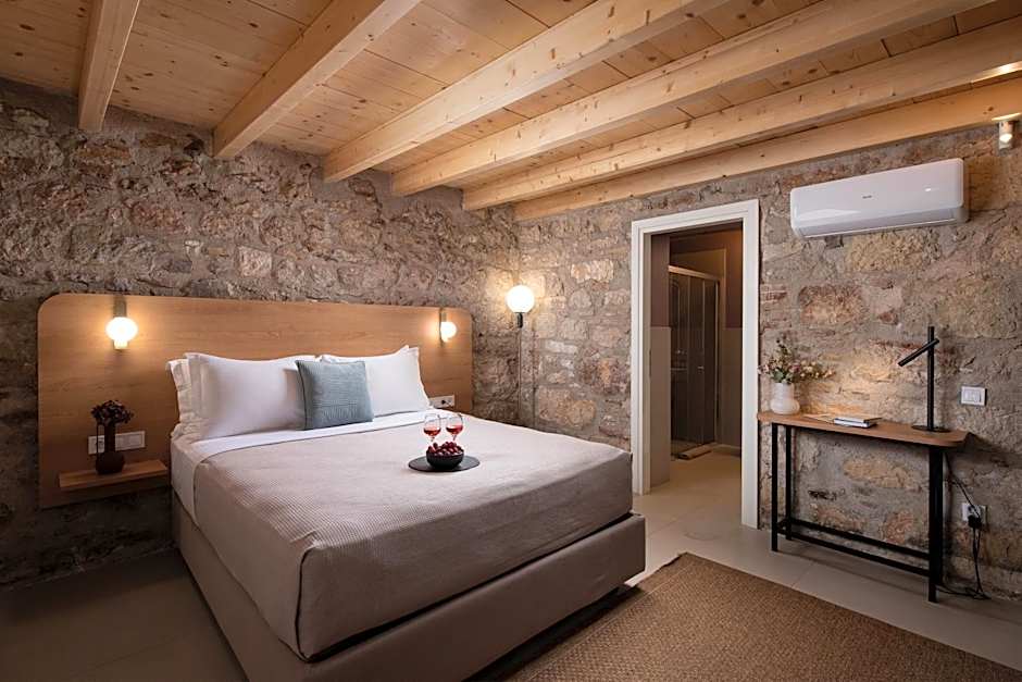 Living Yard Acropolis