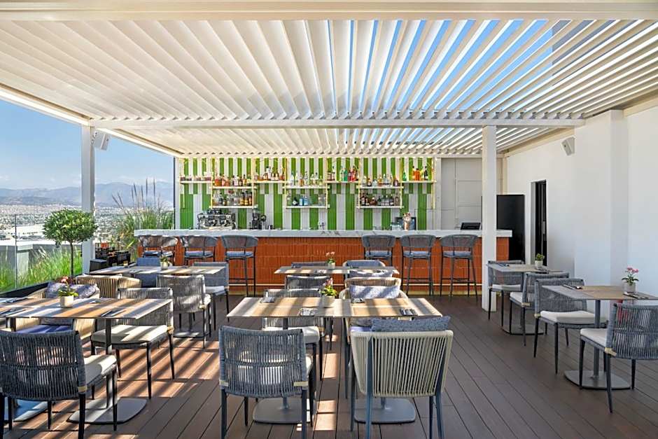 Skylark, Aluma Hotel & Resort