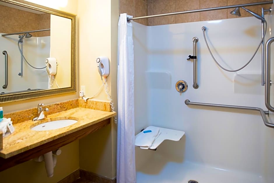 Holiday Inn Express Devils Lake By IHG