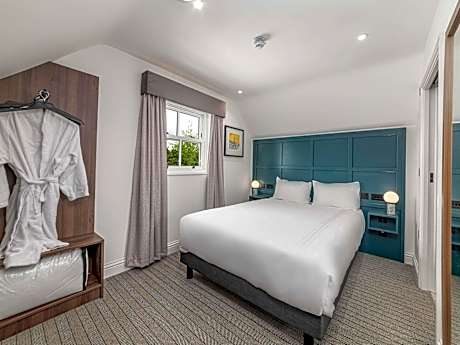 Apartment with One Double Bed