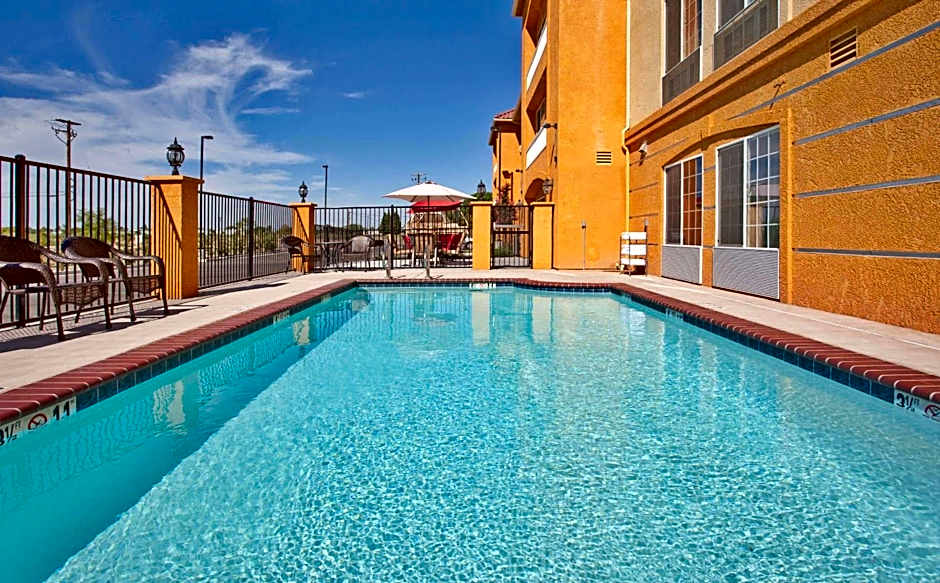 La Quinta Inn & Suites by Wyndham Fowler