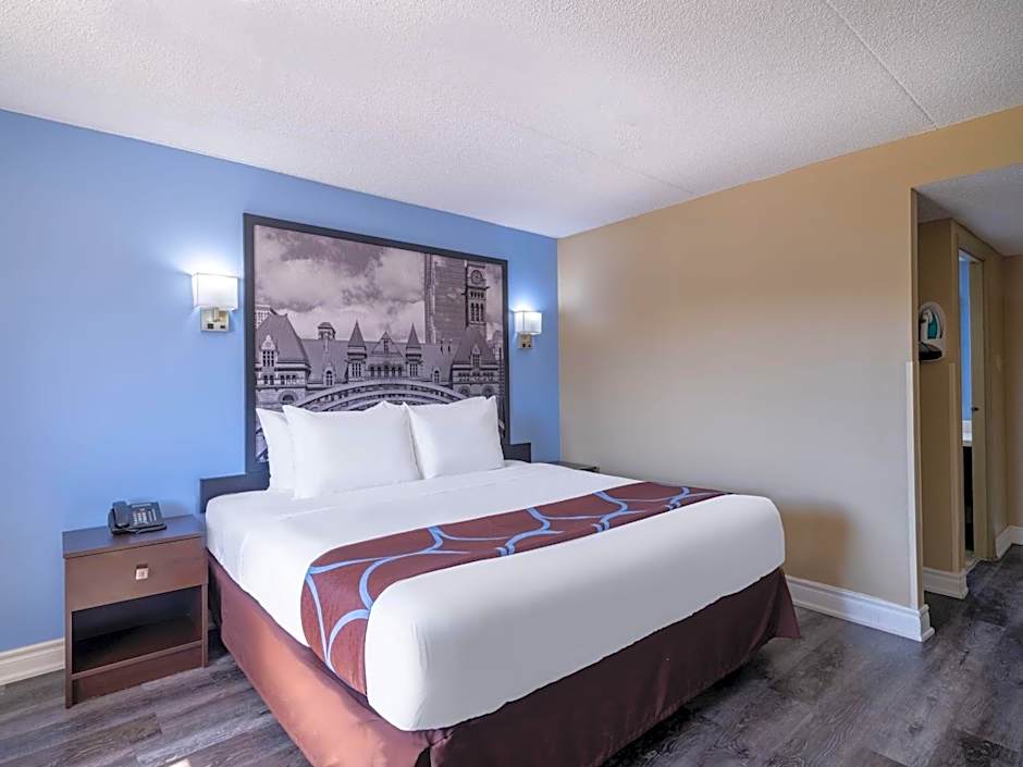 Super 8 by Wyndham Toronto East ON