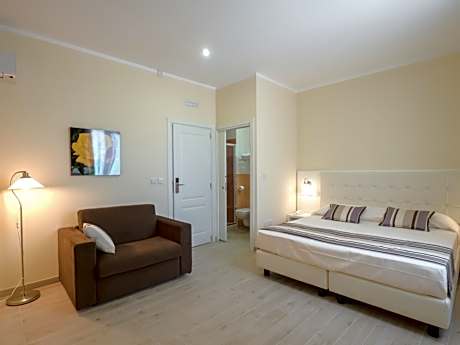 Double Room with Balcony and Partial Sea View