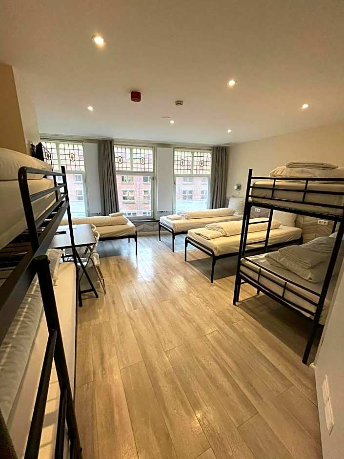 Budget Hotel Damrak Inn