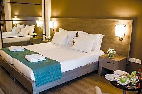 Deluxe Room with Inland View