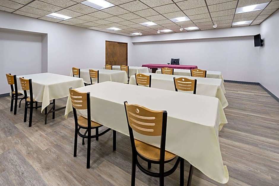 Super 8 by Wyndham Henrietta/Rochester Area