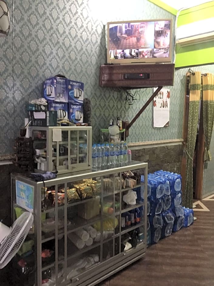 OYO Life 93055 Fathin Hotel