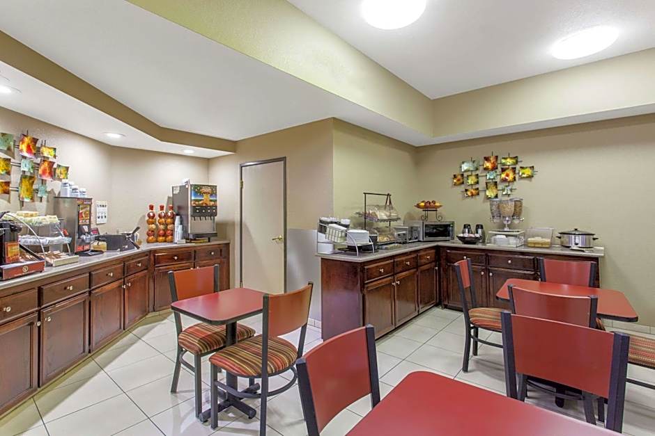 Ramada by Wyndham Fresno Northwest