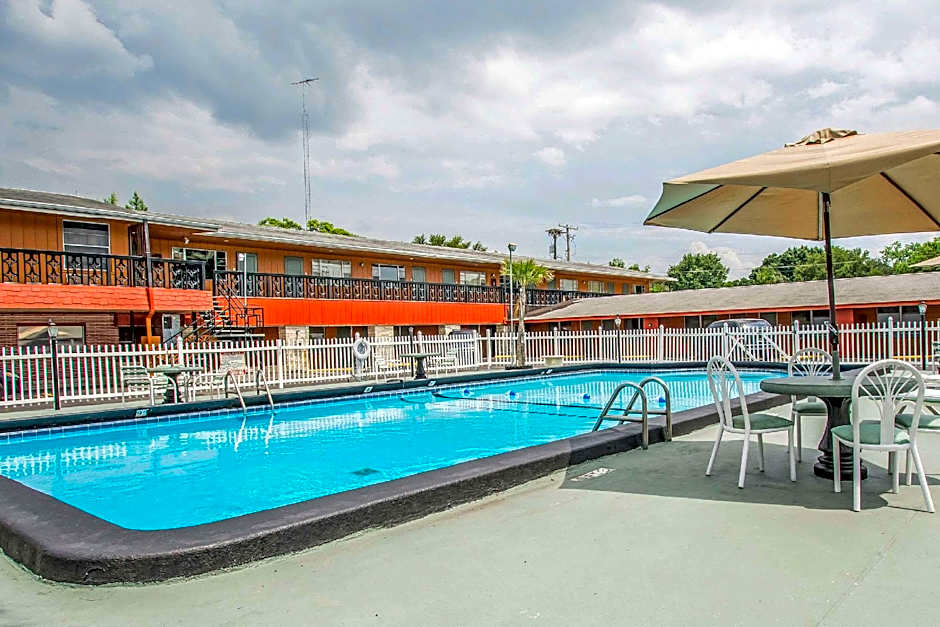 Rodeway Inn & Suites Winter Haven Chain of Lakes