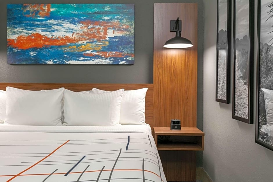 La Quinta Inn & Suites by Wyndham Jacksonville TX
