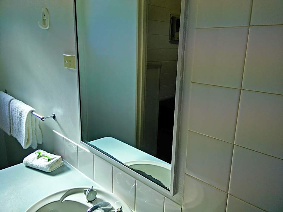 Cairns Motor Inn