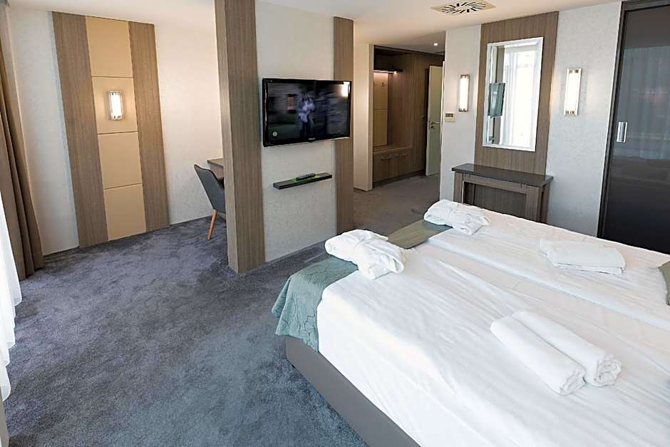 Hotel Zena Beauty & Shopping Center