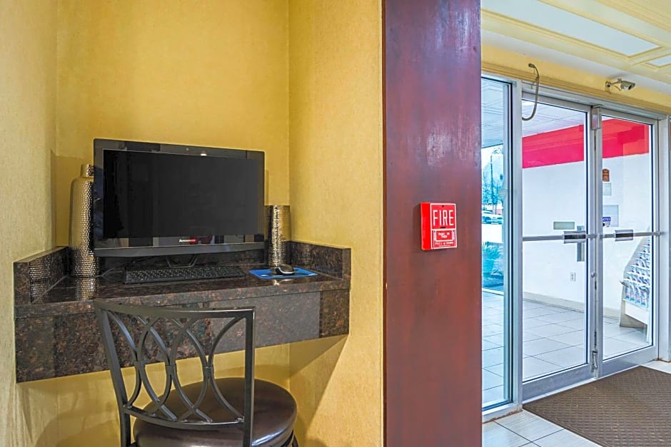 Quality Suites Atlanta Airport East