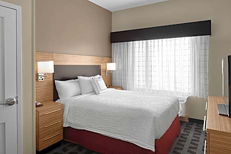 One-Bedroom Queen Suite with Sofa Bed - Hearing Accessible