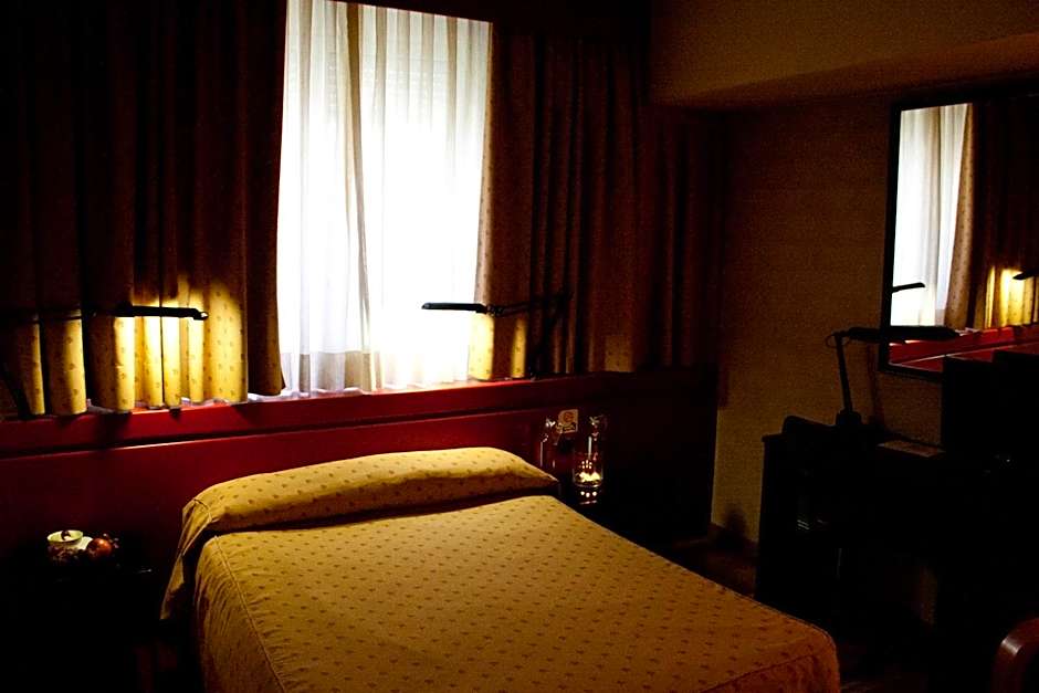 Photo 1 of 5 of Single Room