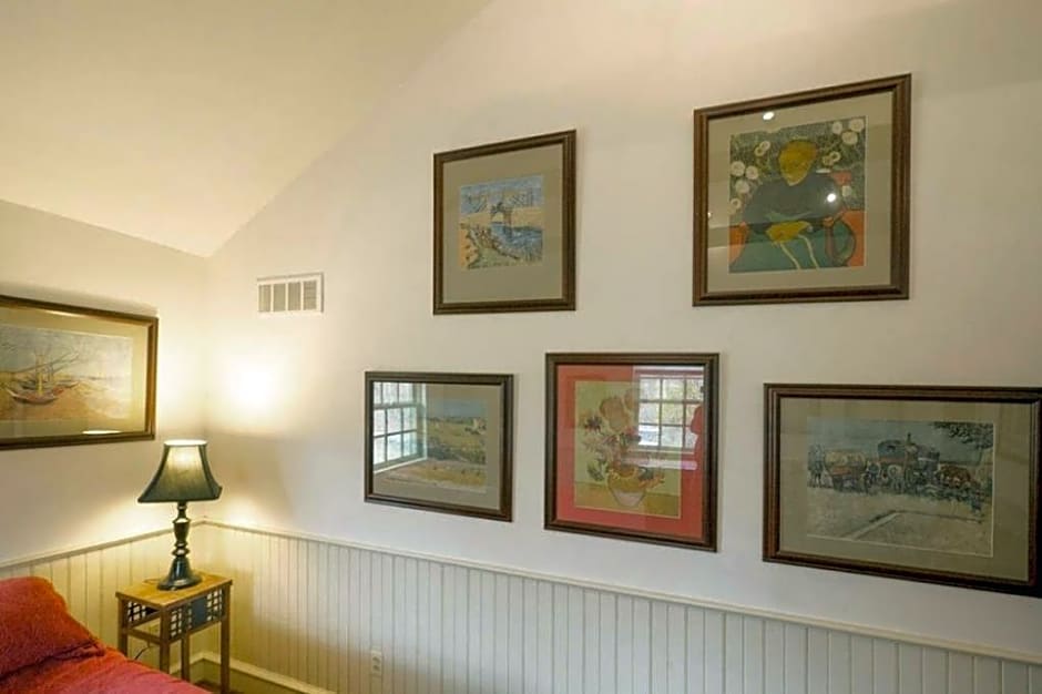 The Buck School Inn