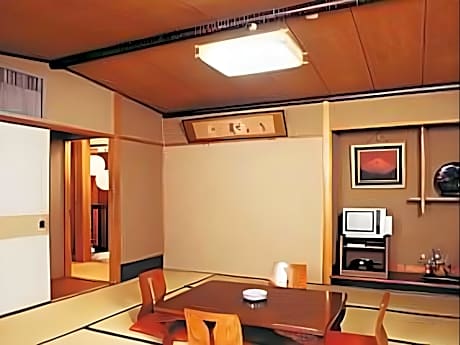 Japanese Style Room with Shared Bathroom - Check-in Before 9:00 PM