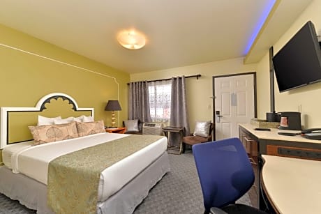 1 Queen Bed Jacuzzi Non-Smoking