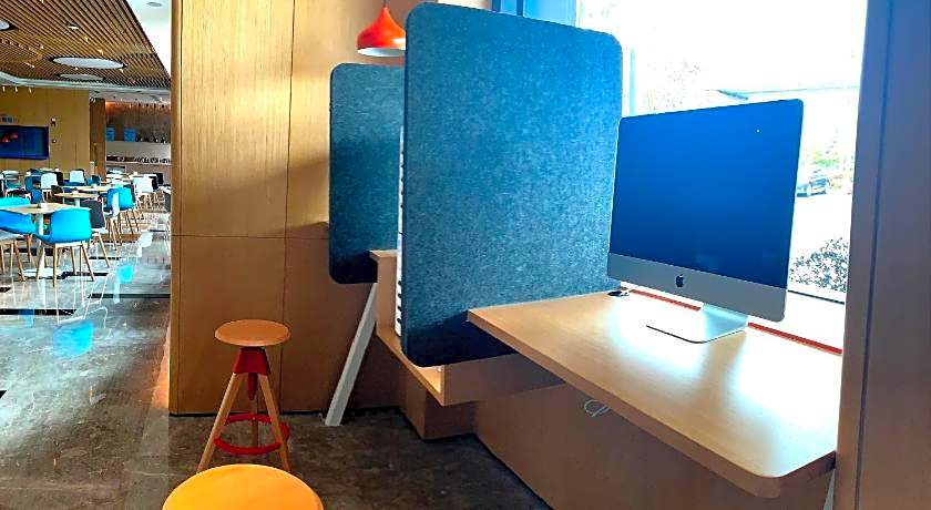 Holiday Inn Express Shanghai Kangqiao By IHG