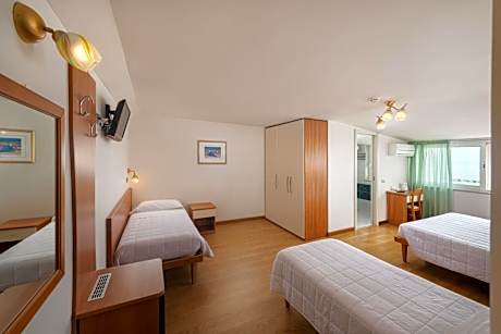 Family Room with Sea View