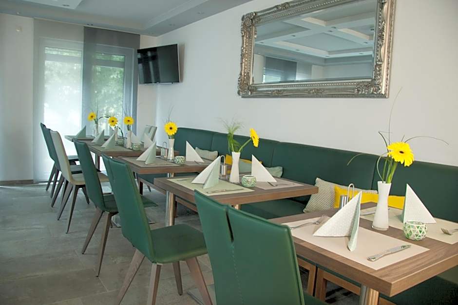 Hotel Am Moosrain Garni