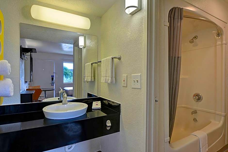 Motel 6 Dania Beach, FL
