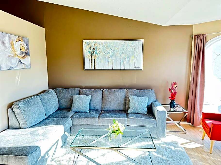 Comfortable 6 bedrooms house