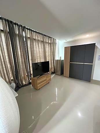 Studio Apartment with King Bed