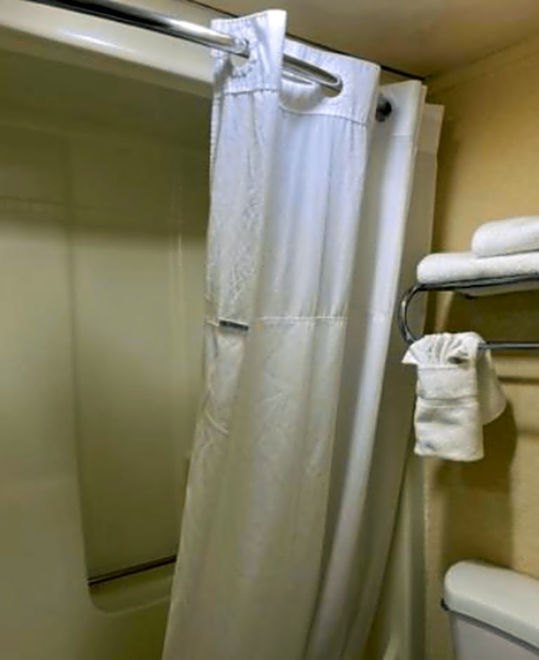 Travelodge by Wyndham Sellersburg