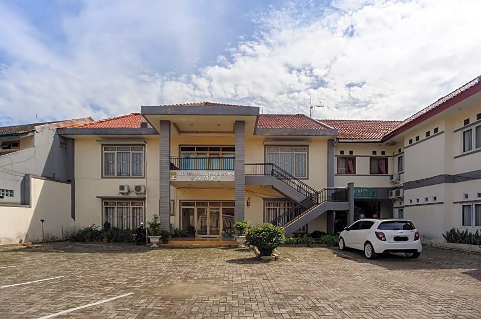 RedDoorz syariah near AEON Mall Tanjung Barat