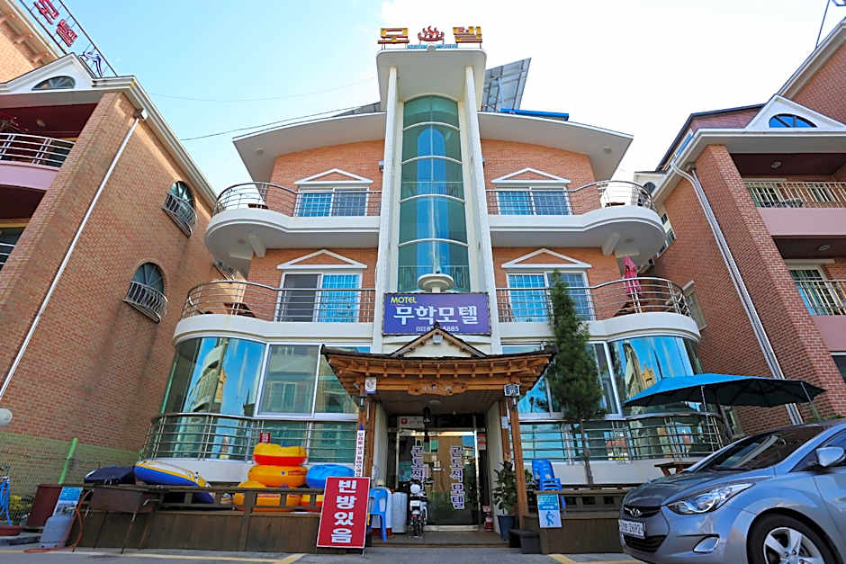 Yangyang Muhak Motel